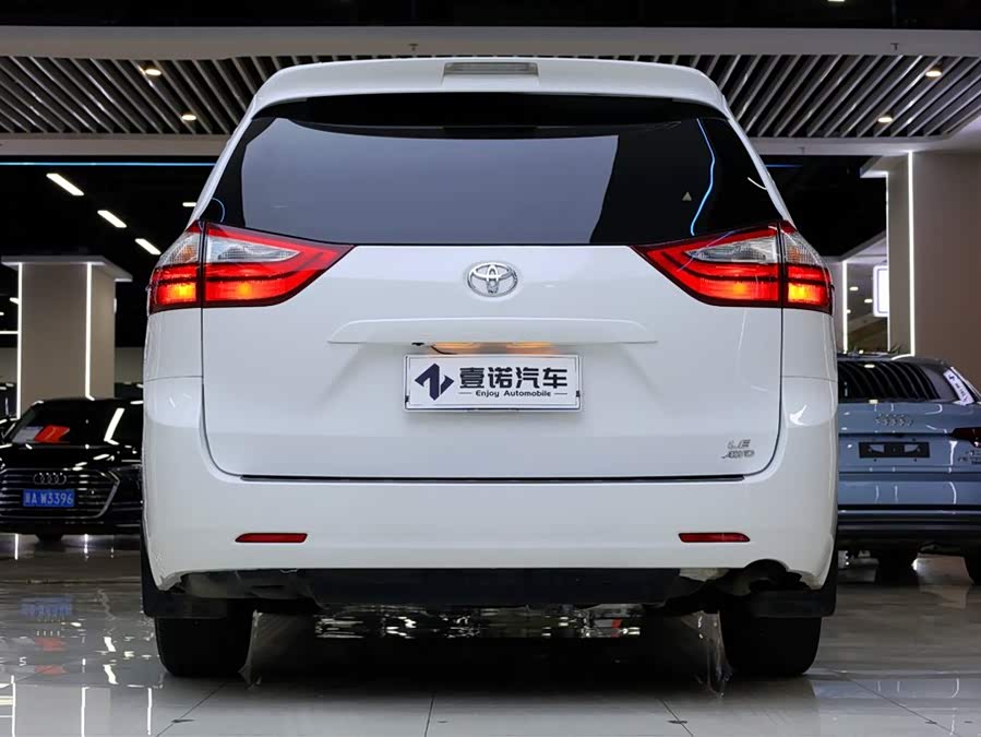 Toyota SIENNA 2017, фото 7