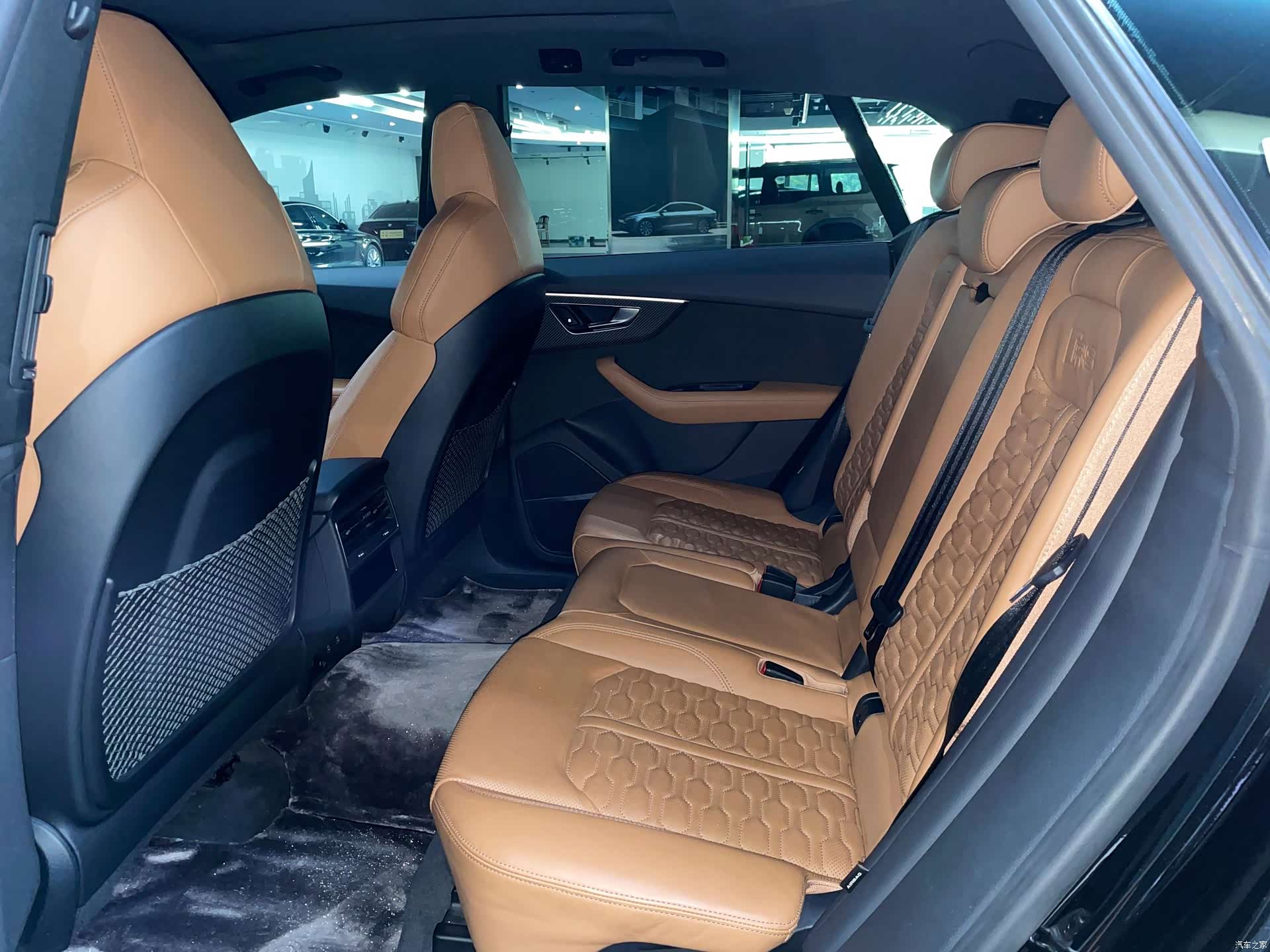Audi Q8, 2022 11