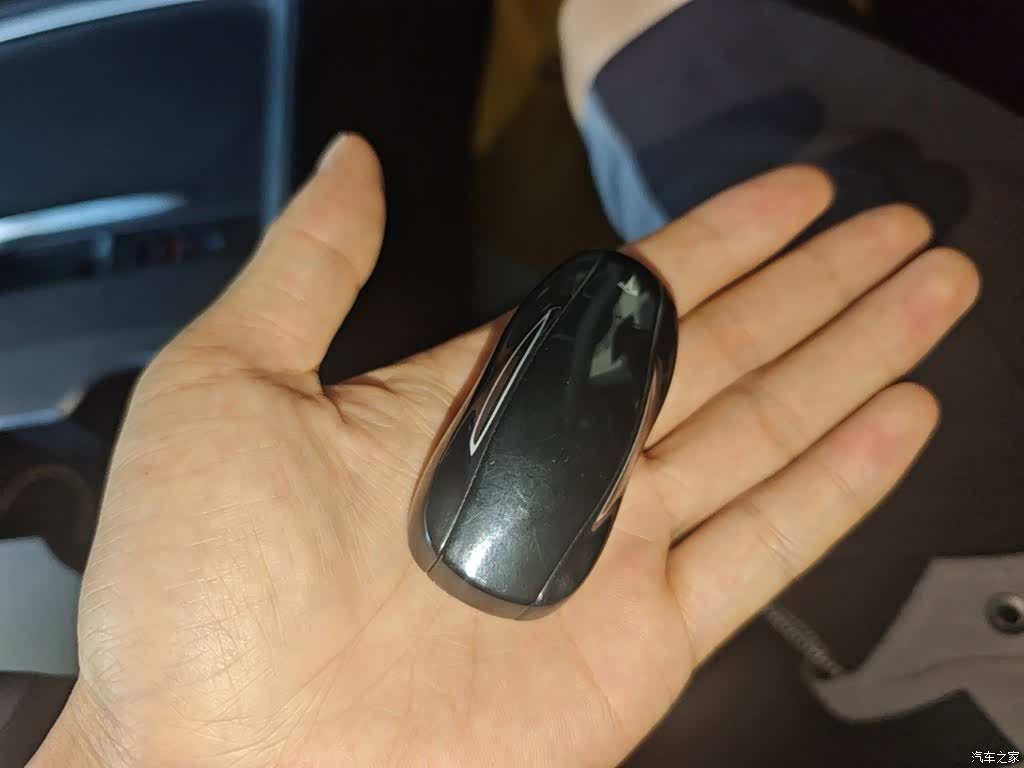 Tesla Model Y, 2023 9