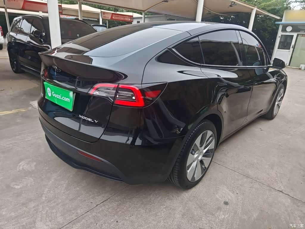 Tesla Model Y, 2022 все фото