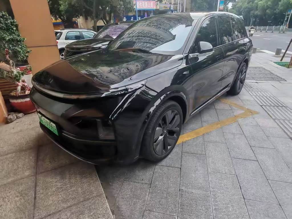 Li Auto L8