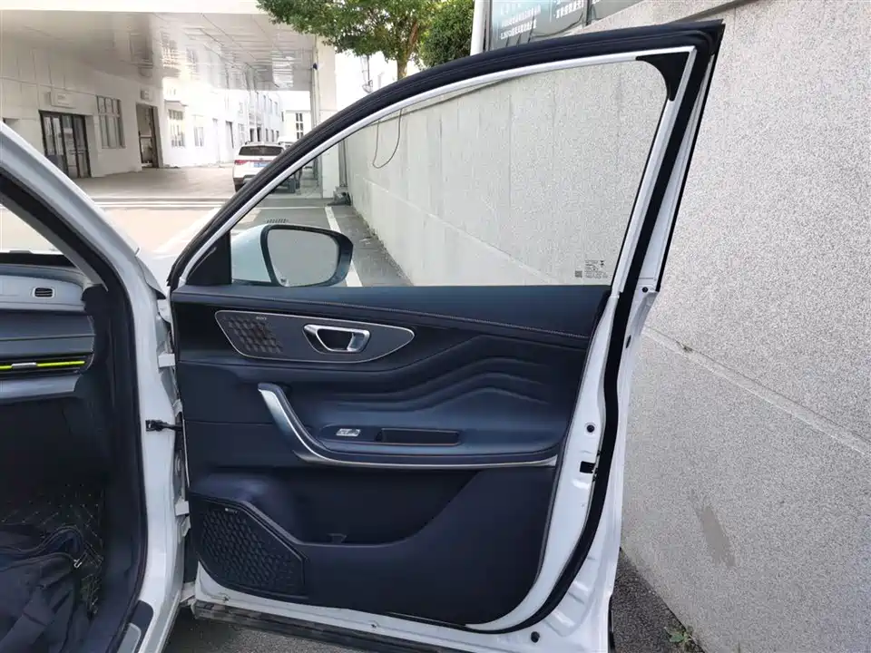 Exeed Chasing the wind