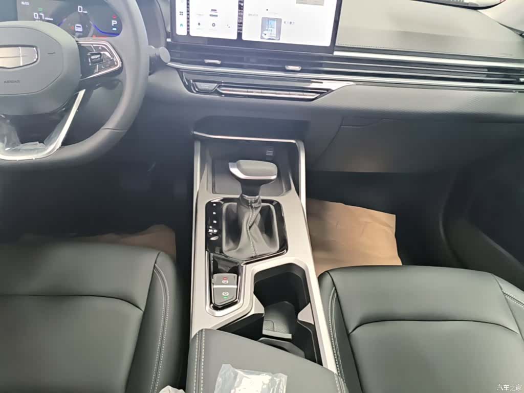Geely Emgrand, 2026 14