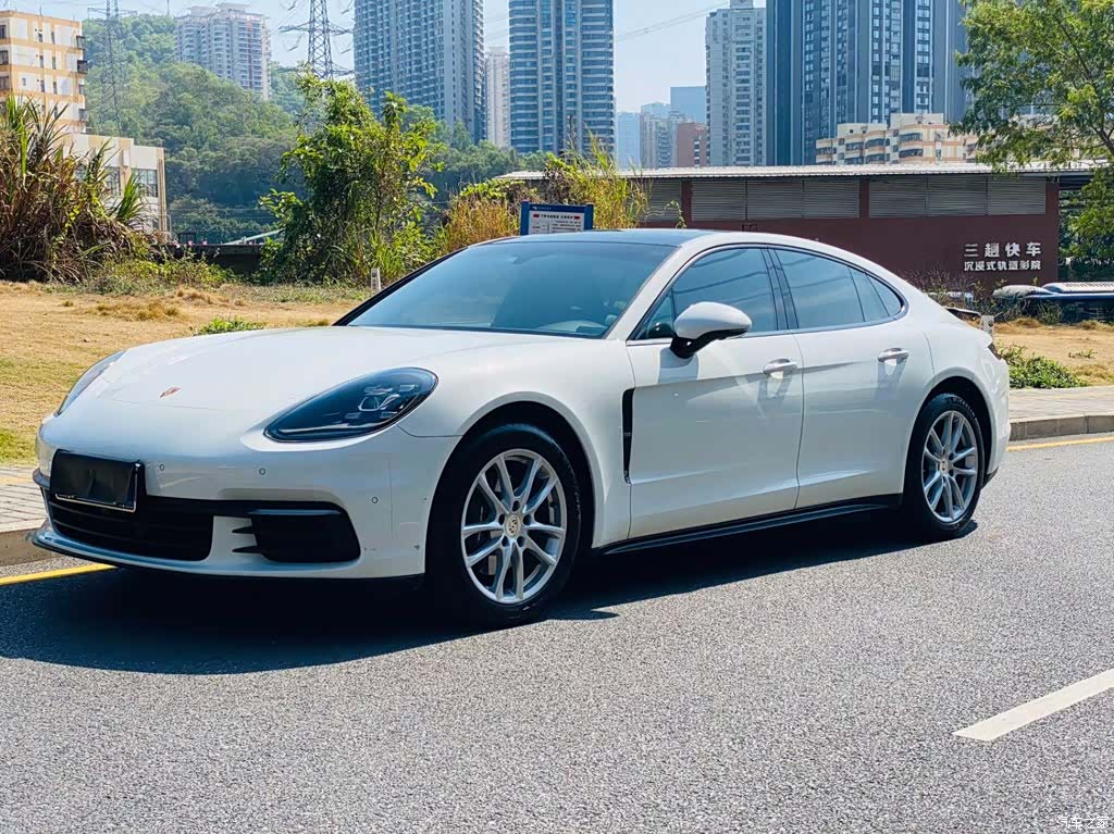 Porsche Panamera, 2019 1