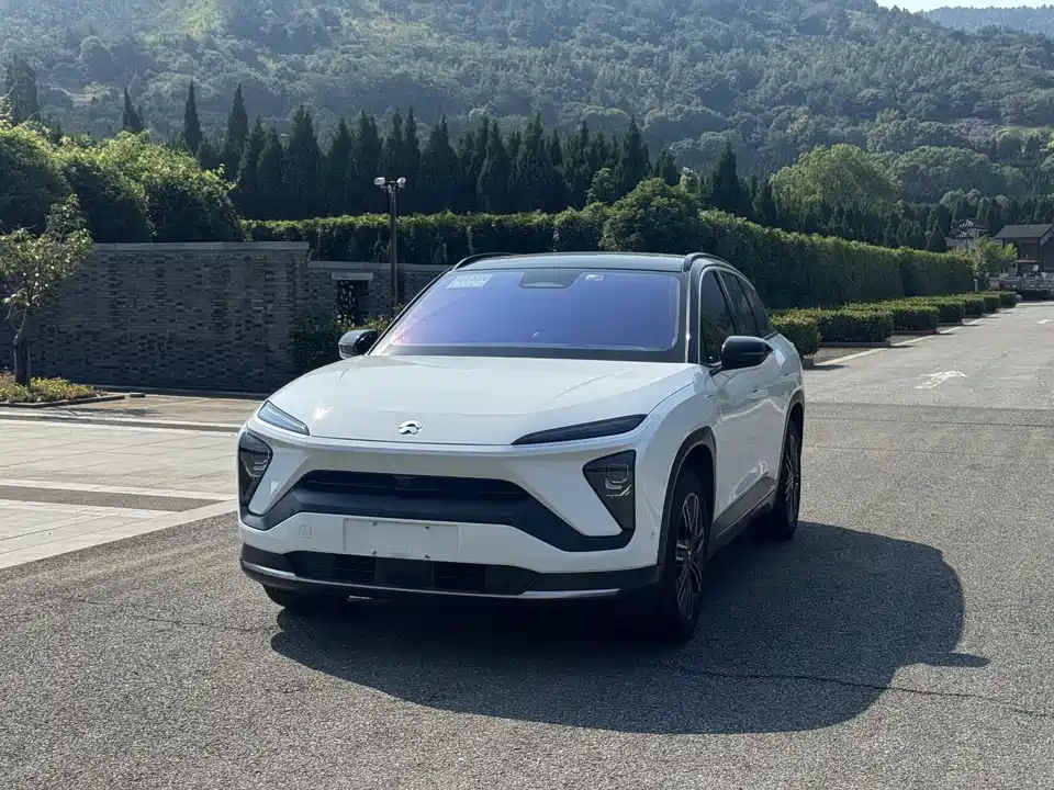 NIO ES6