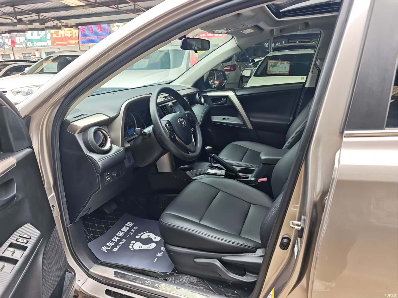 Toyota RAV4, 2015 все фото
