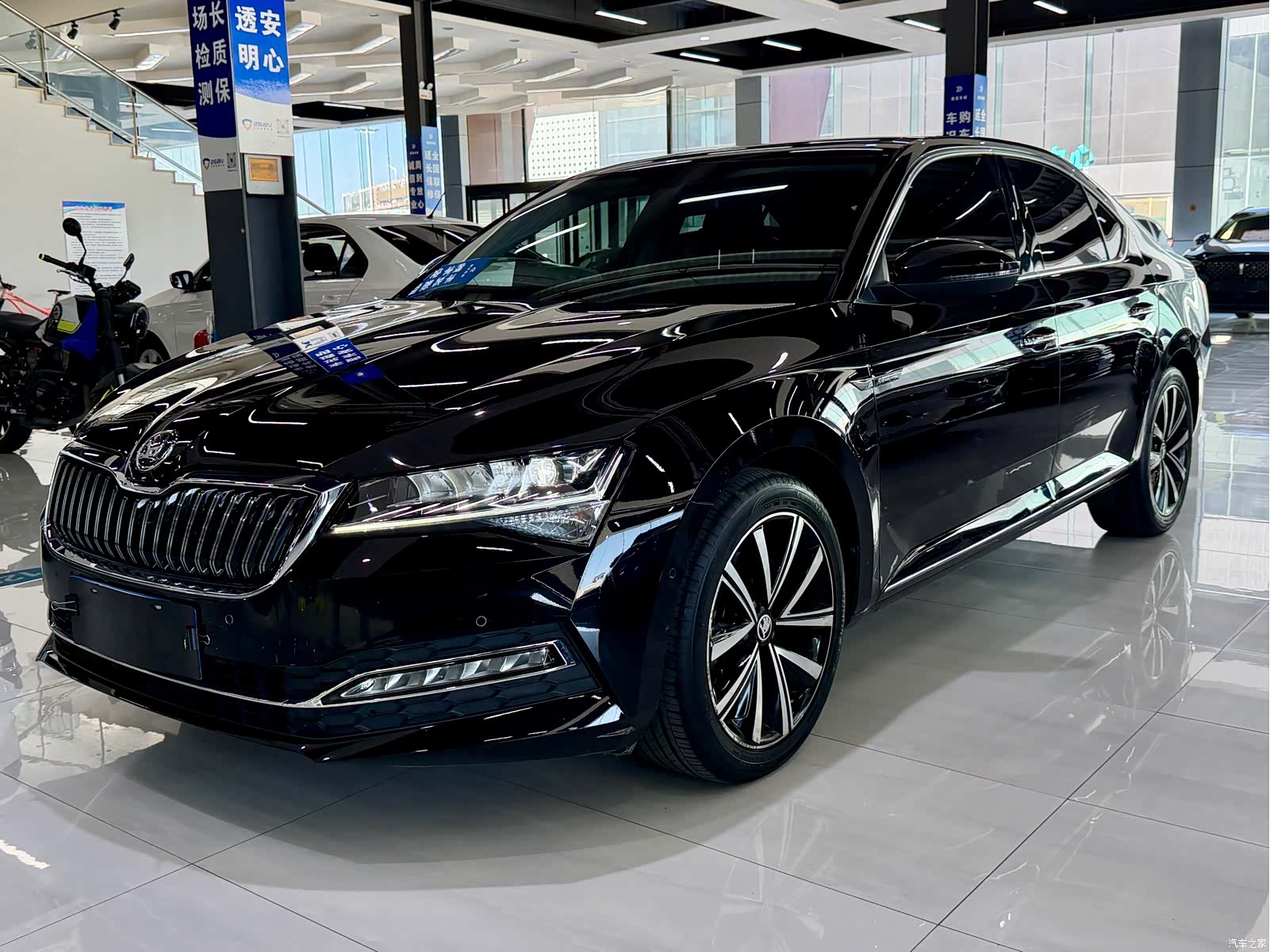 Skoda Superb, 2023 1