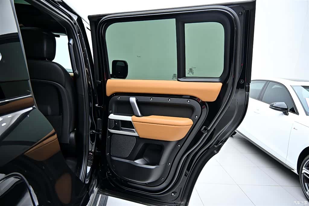 Land Rover Defender, 2024 22