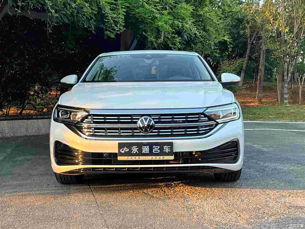 Volkswagen Sagitar, 2023 3