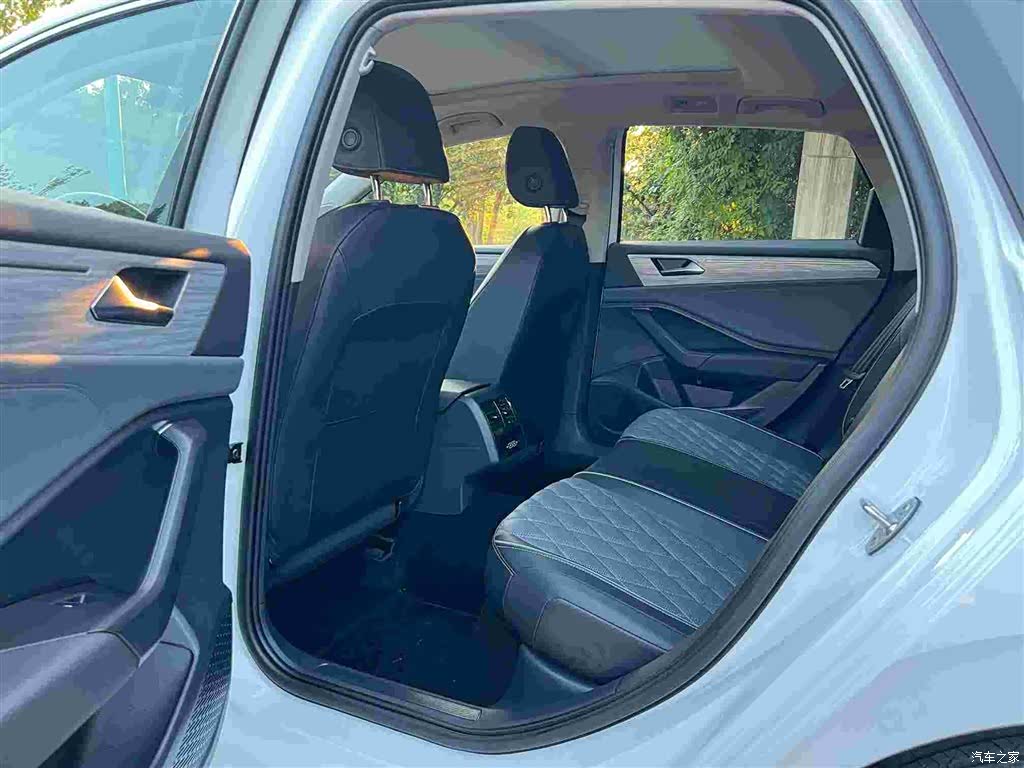 Volkswagen Sagitar, 2023 7