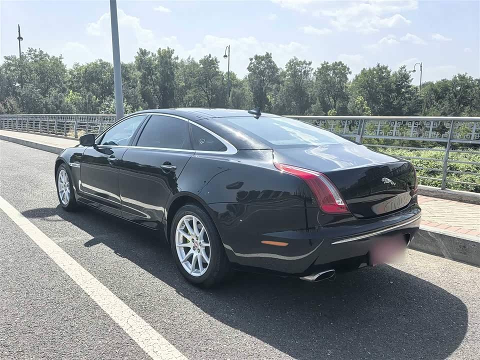 Jaguar XJ