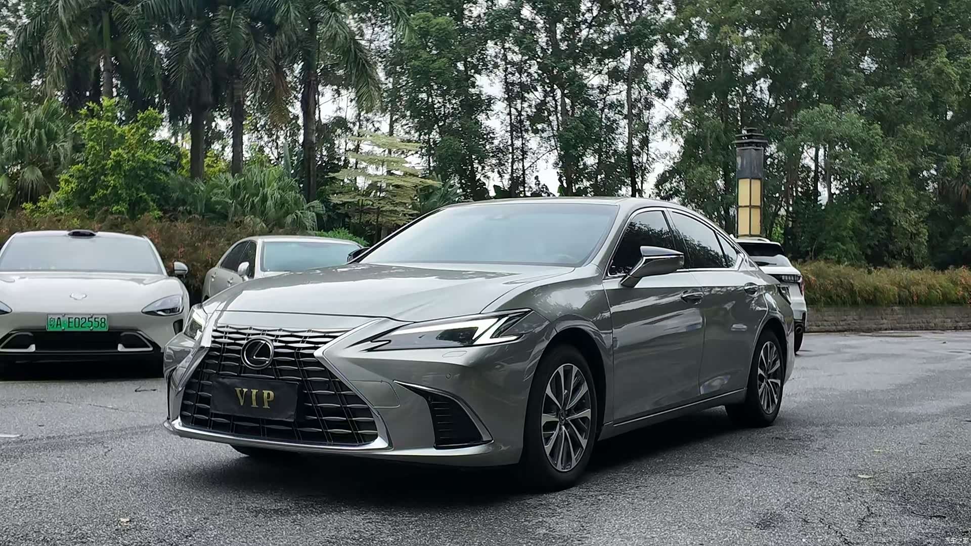 Lexus ES