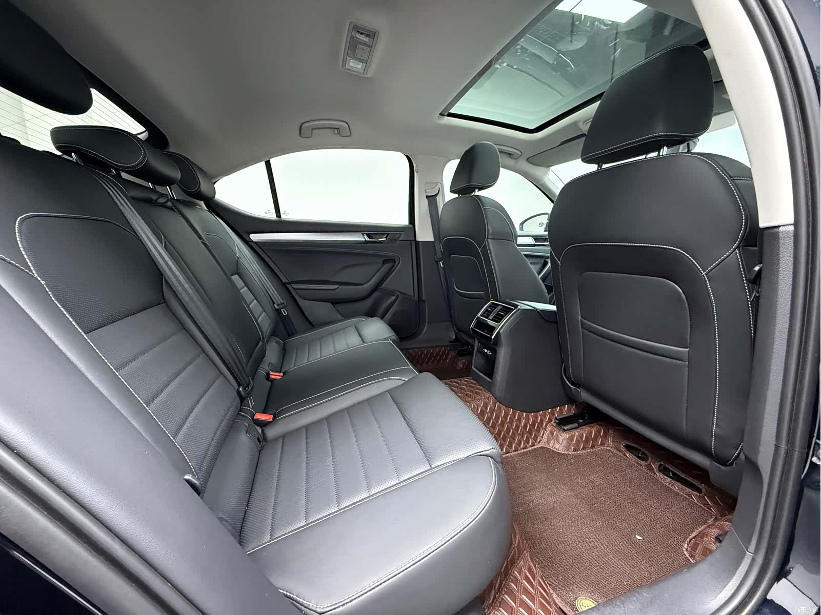 Skoda Superb, 2023 9