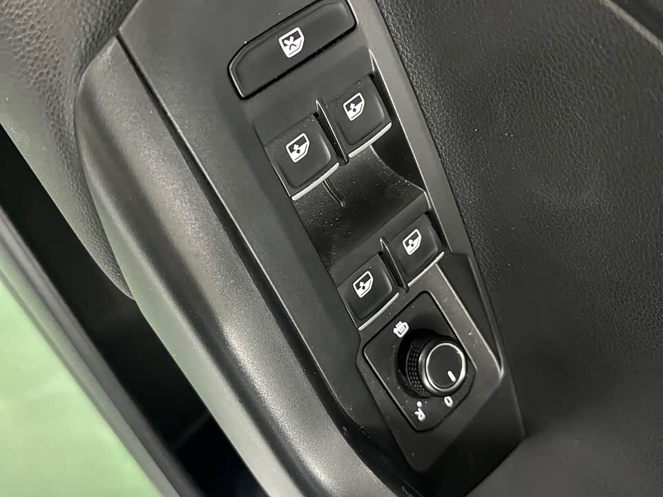 Volkswagen Exploring the shadow