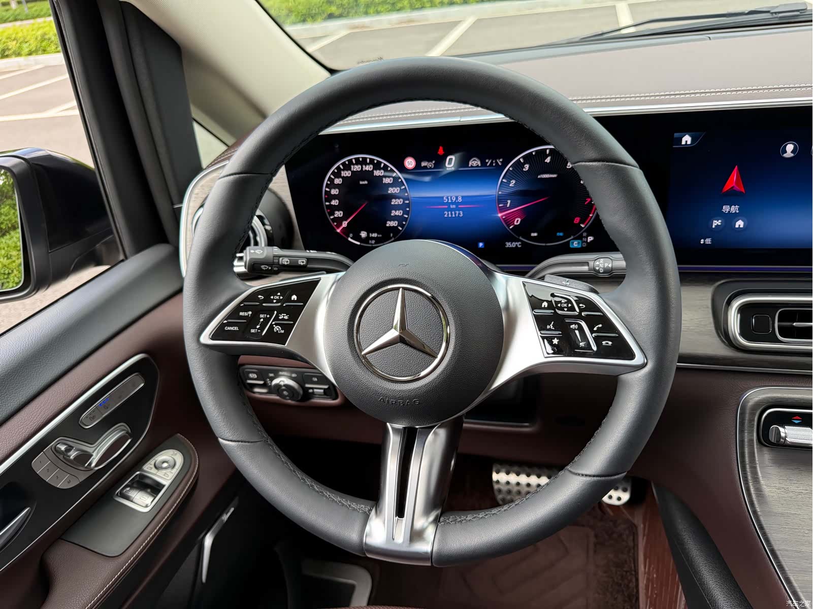 Mercedes-Benz V-Class, 2025 15