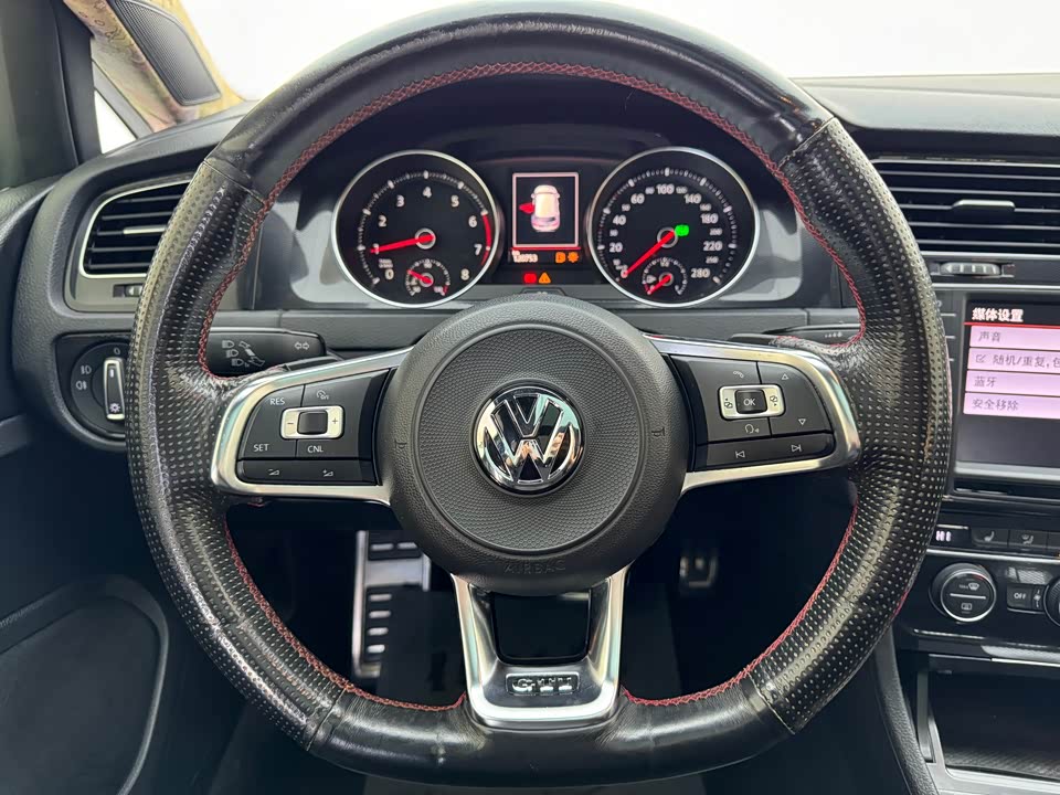 Volkswagen Golf GTI