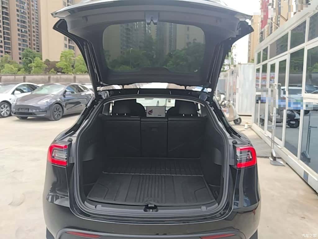 Tesla Model Y, 2023 19