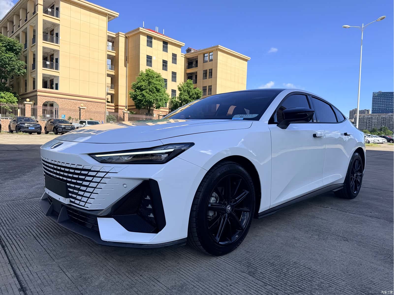 Changan UNI-V, 2023 1