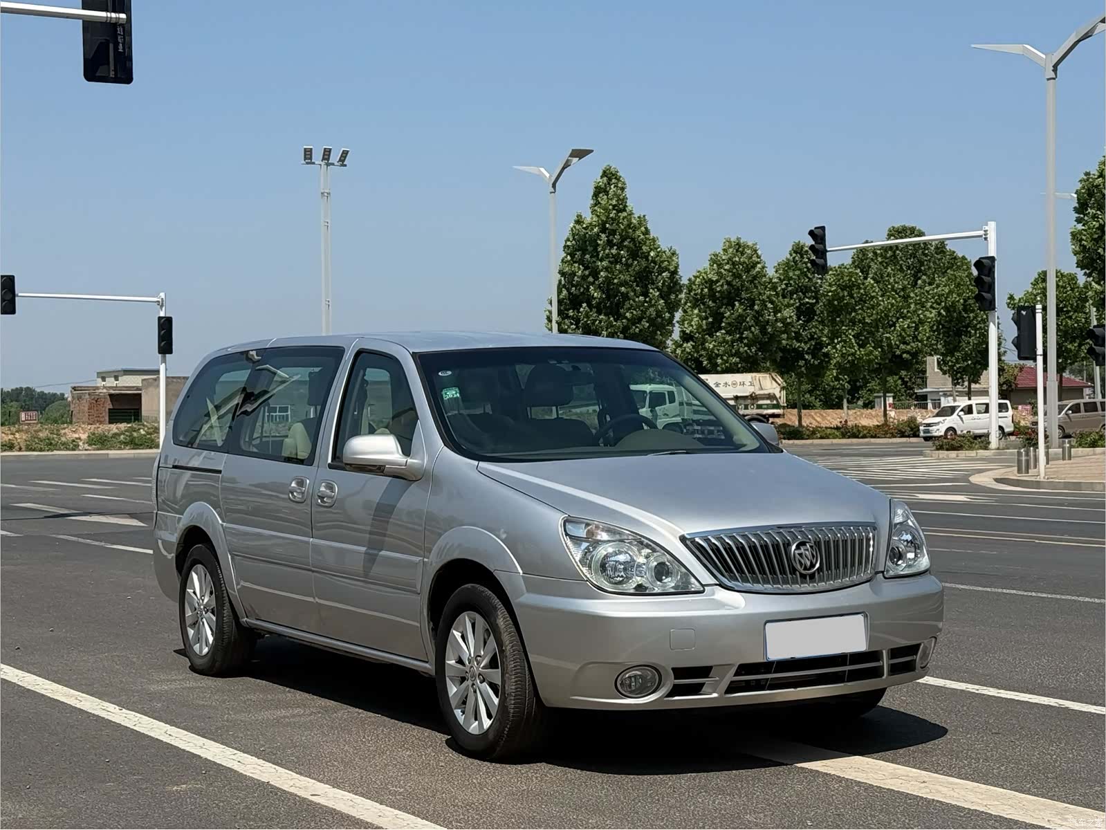 Buick GL8, 2016 3