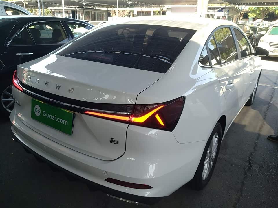 Roewe i5