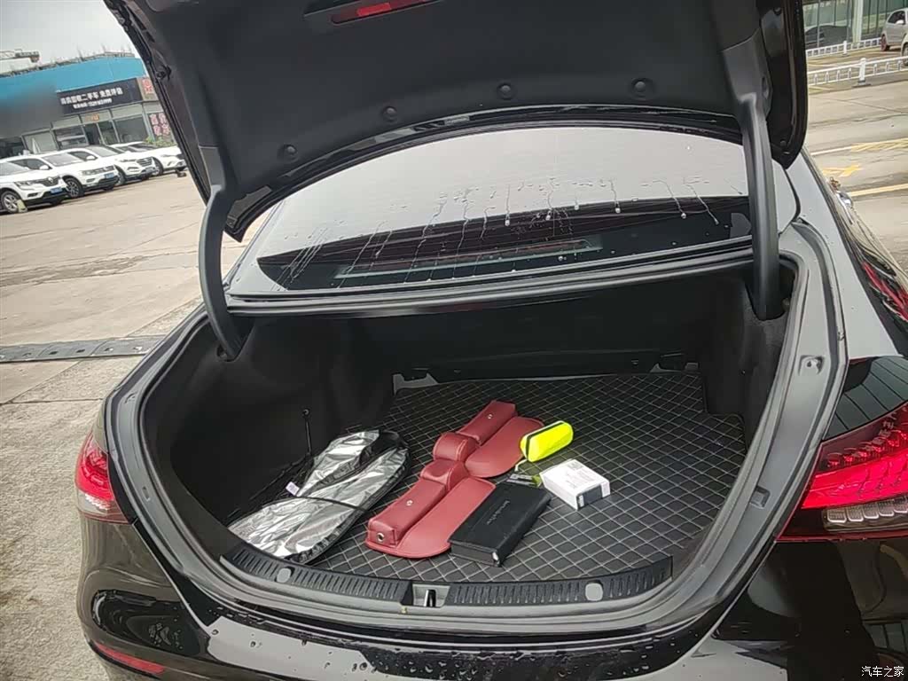 Mercedes-Benz E-Class, 2023 19