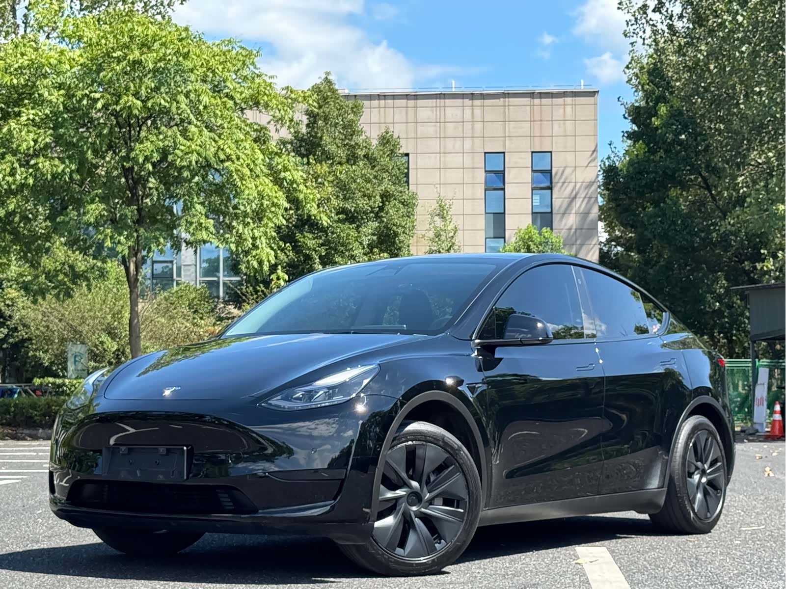 Tesla Model Y, 2023 1