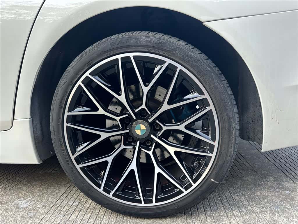 BMW 5 Series, 2012 26
