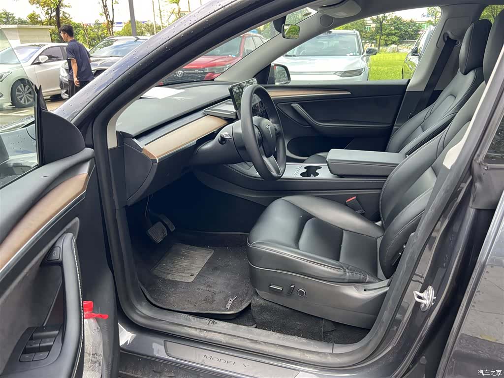 Tesla Model Y, 2021 4
