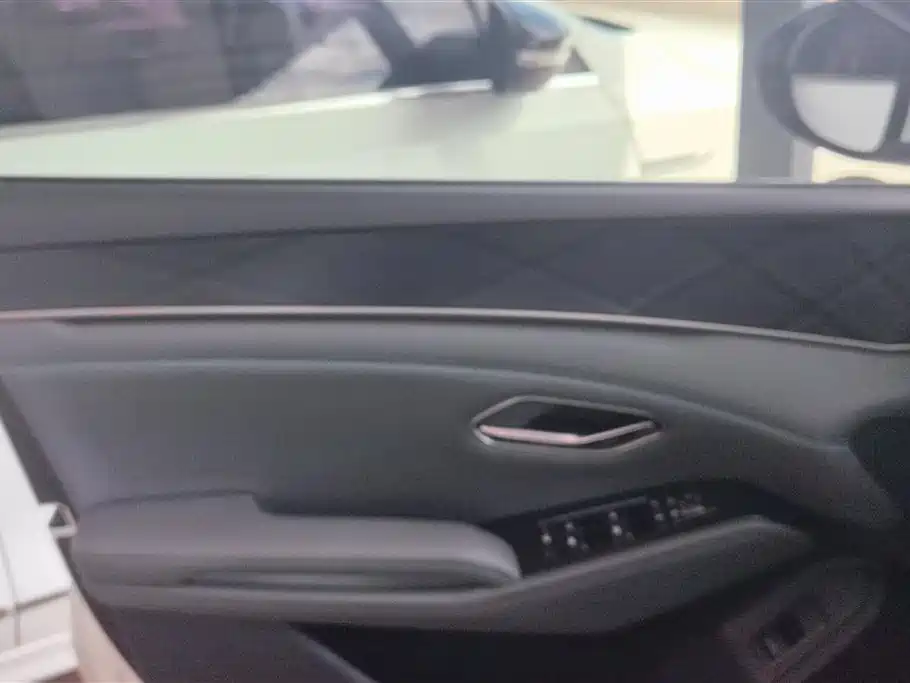 BYD Qin L BYD Qin L