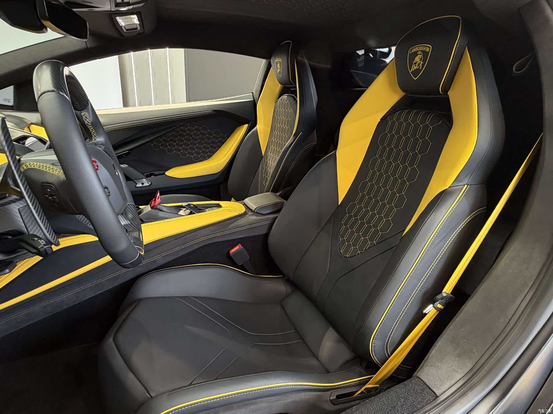 Lamborghini Revuelto, 2025 8