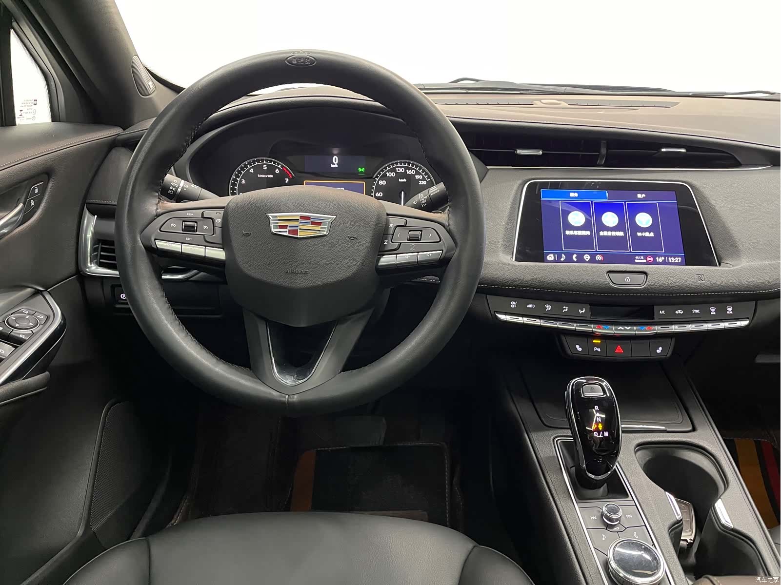 Cadillac XT4, 2021 все фото