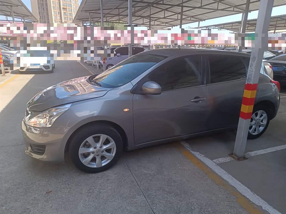 Nissan TIIDA Nissan TIIDA
