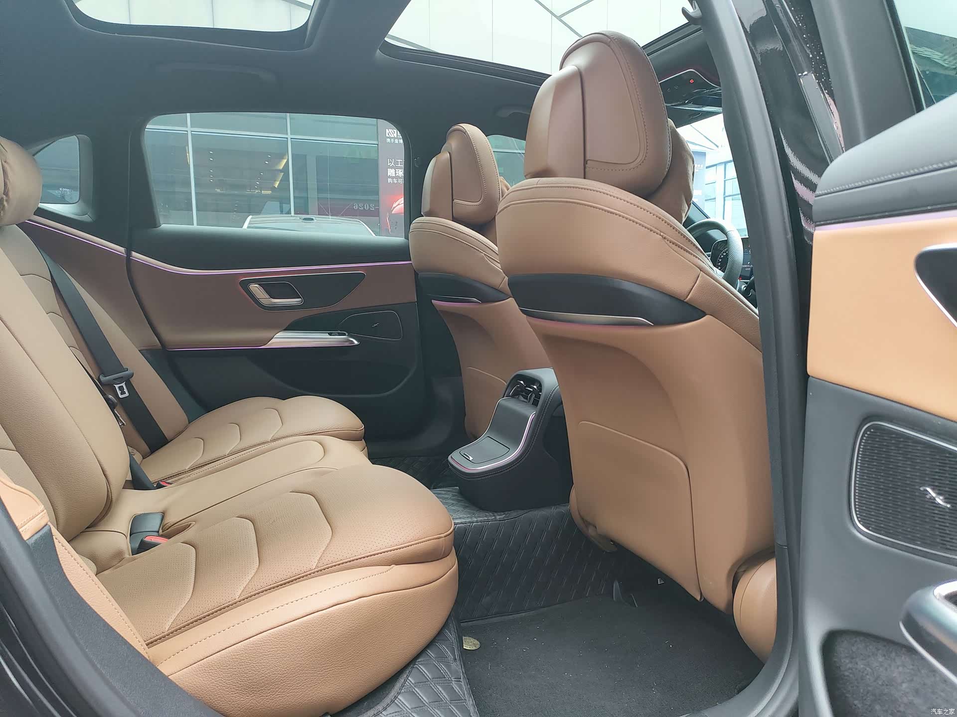 Mercedes-Benz E-Class, 2024 6