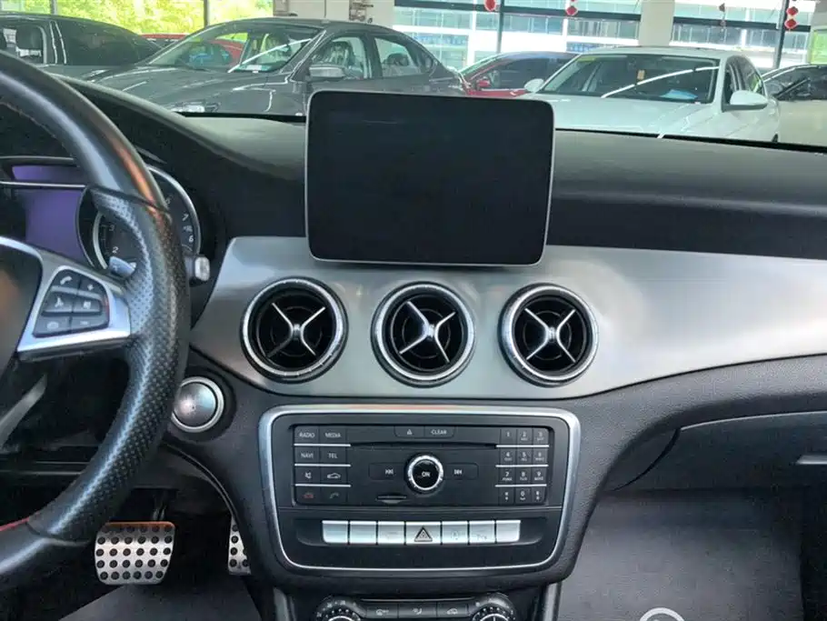Mercedes-Benz CLA Mercedes-Benz CLA
