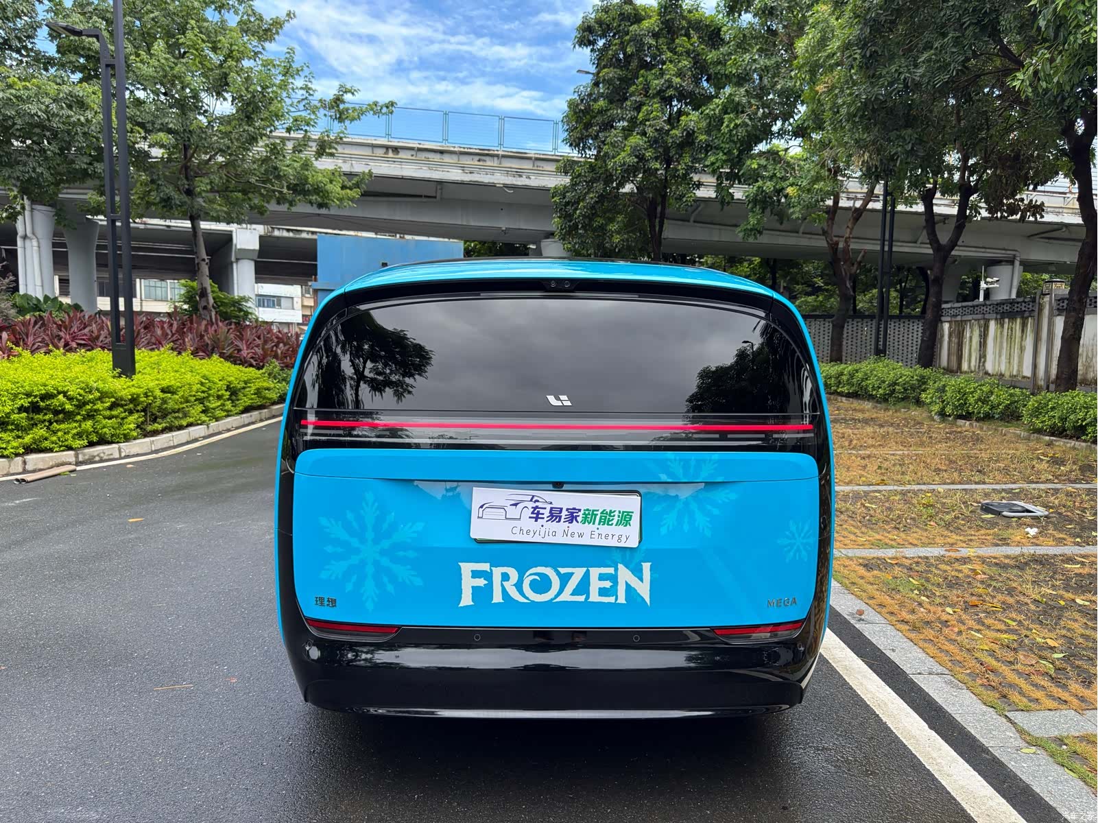 Li Auto MEGA, 2025 8