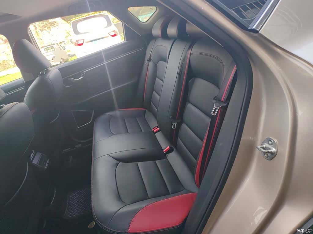 Geely Emgrand, 2021 13