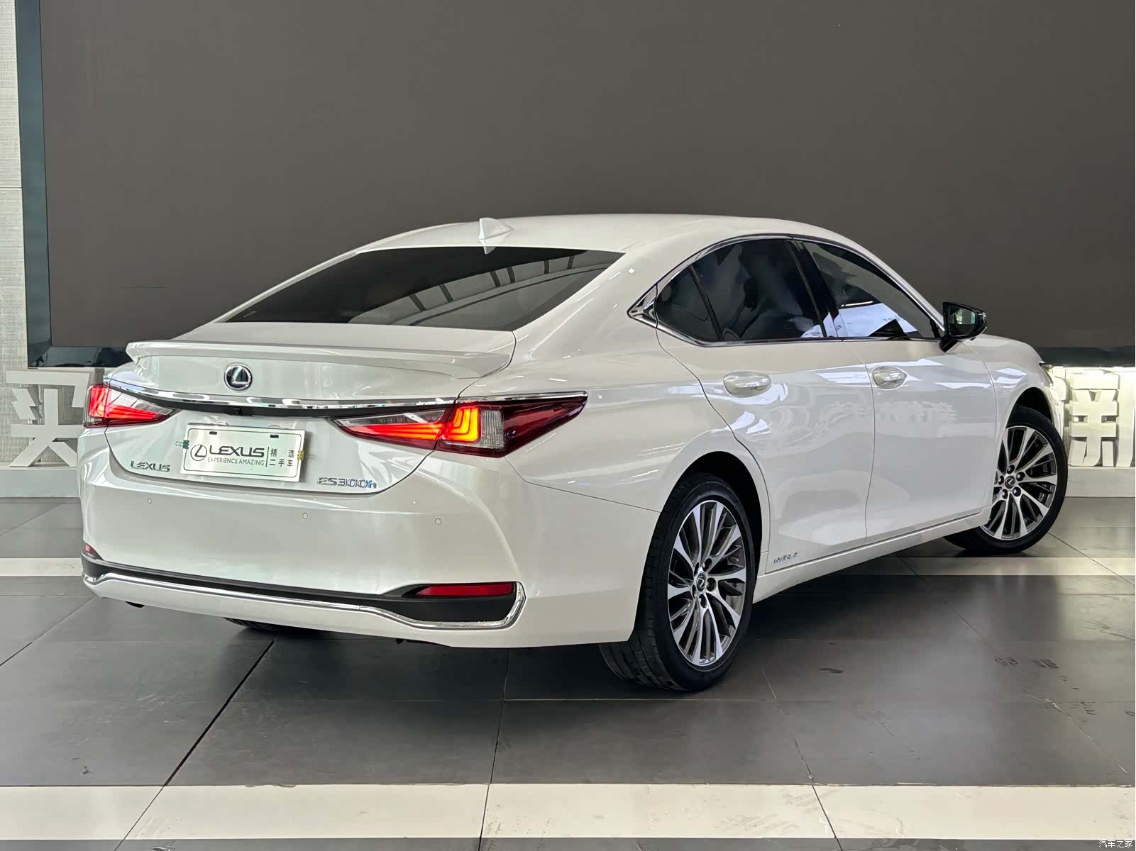 Lexus ES, 2021 9