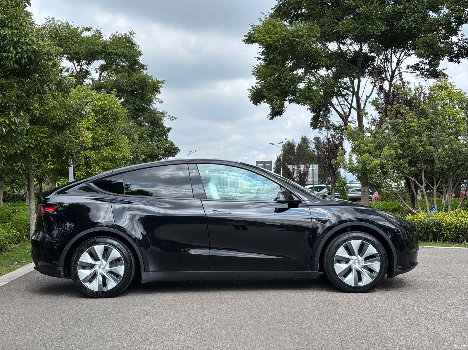 Tesla Model Y, 2023 4