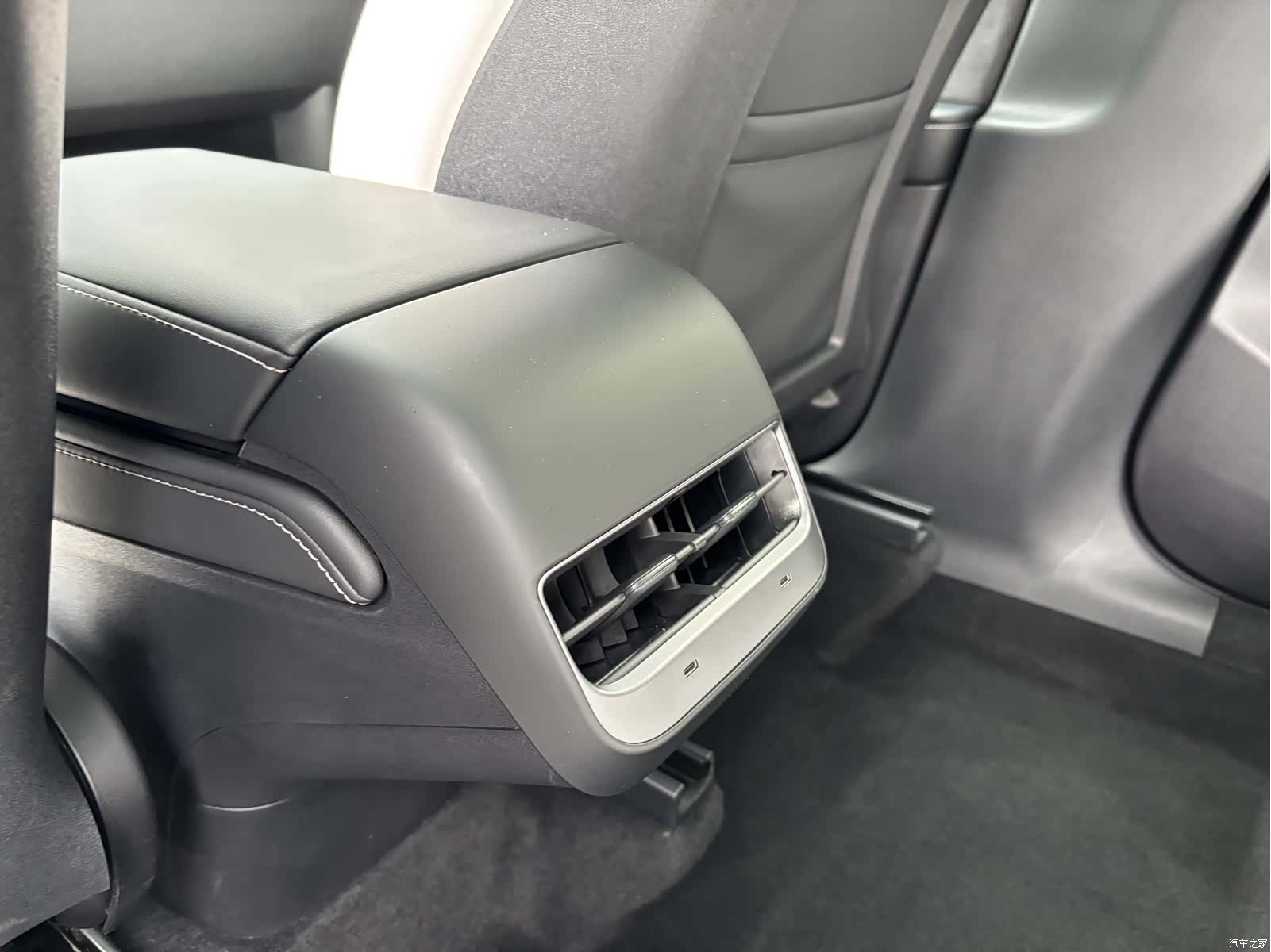 Tesla Model Y, 2023 18