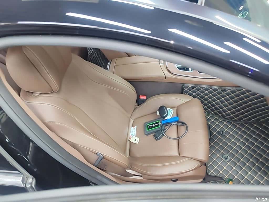 Mercedes-Benz E-Class, 2023 25