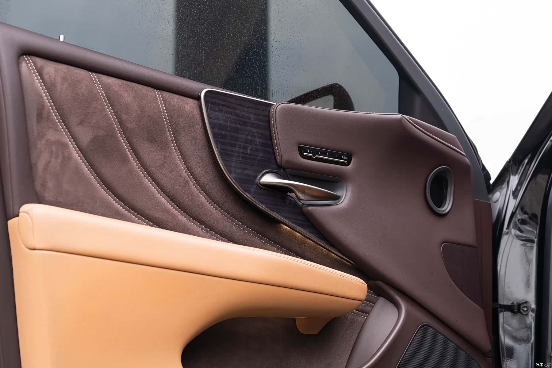 Lexus LS, 2019 19