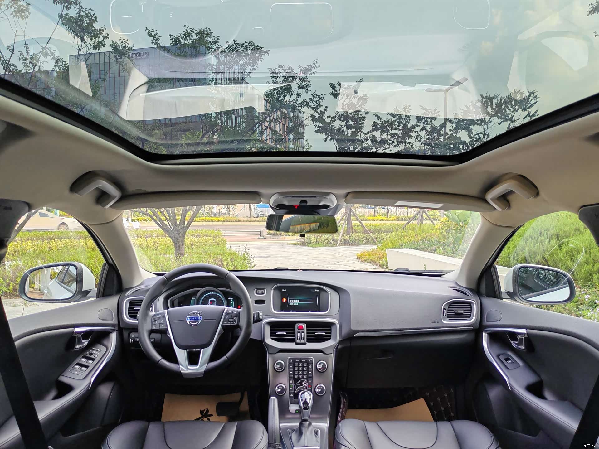 Volvo V40, 2015 14