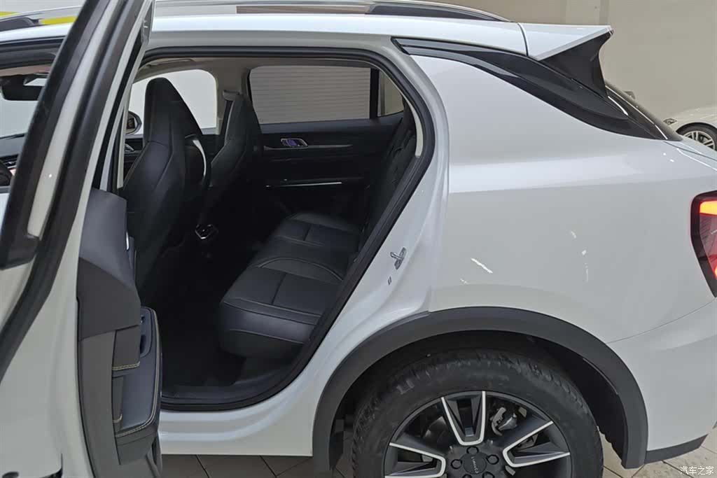 Lynk & Co 01, 2023 11