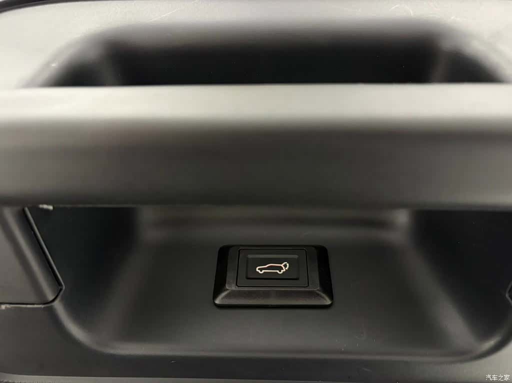 Geely X6, 2022 14