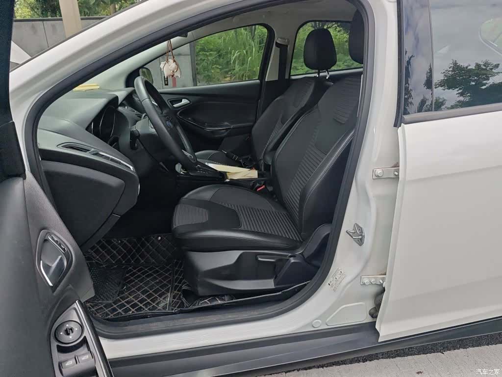 Ford Focus, 2019 12
