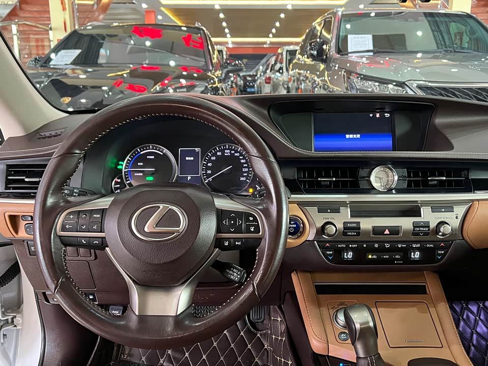 Lexus ES
