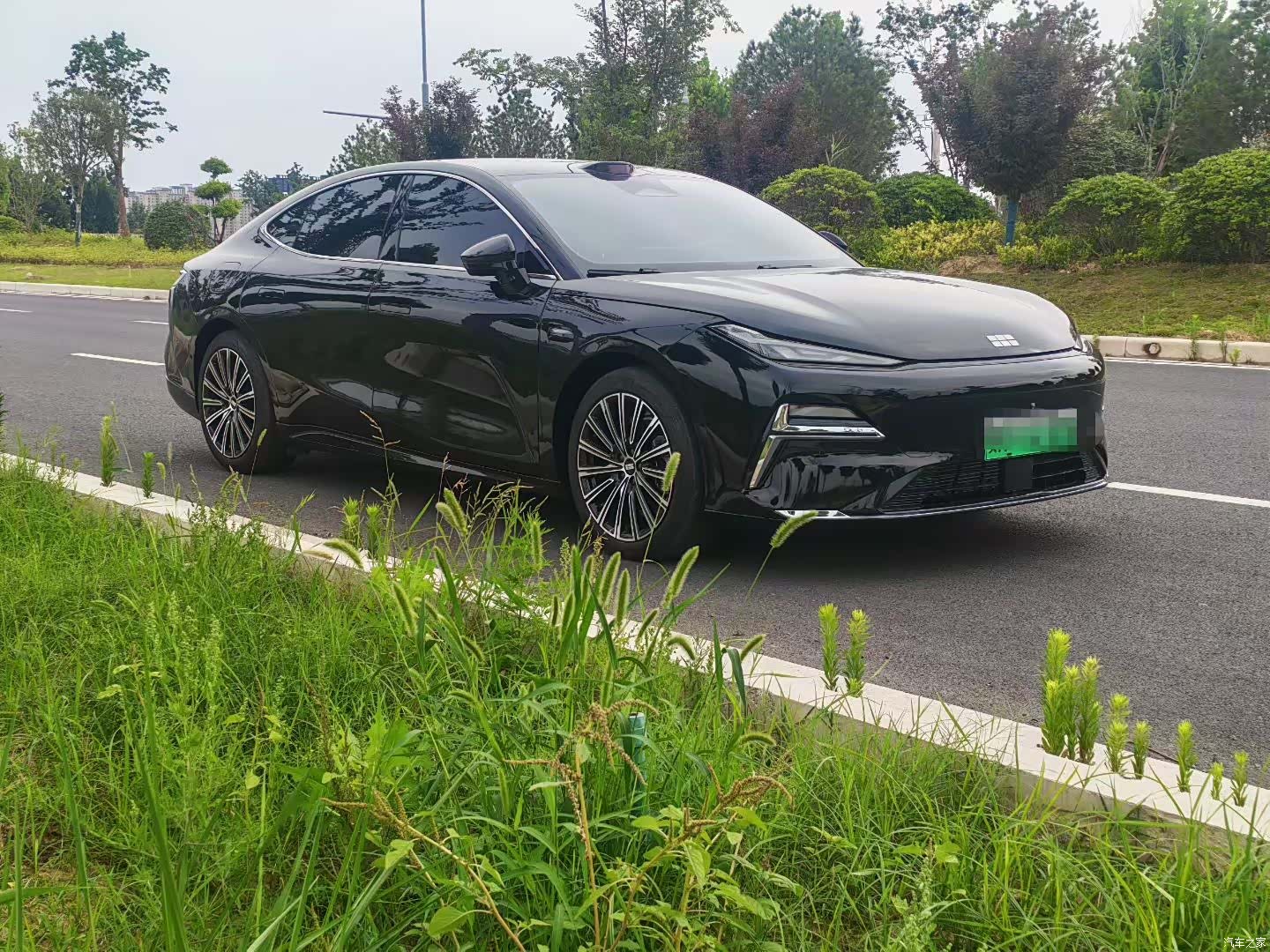 Geely 8, 2025 3