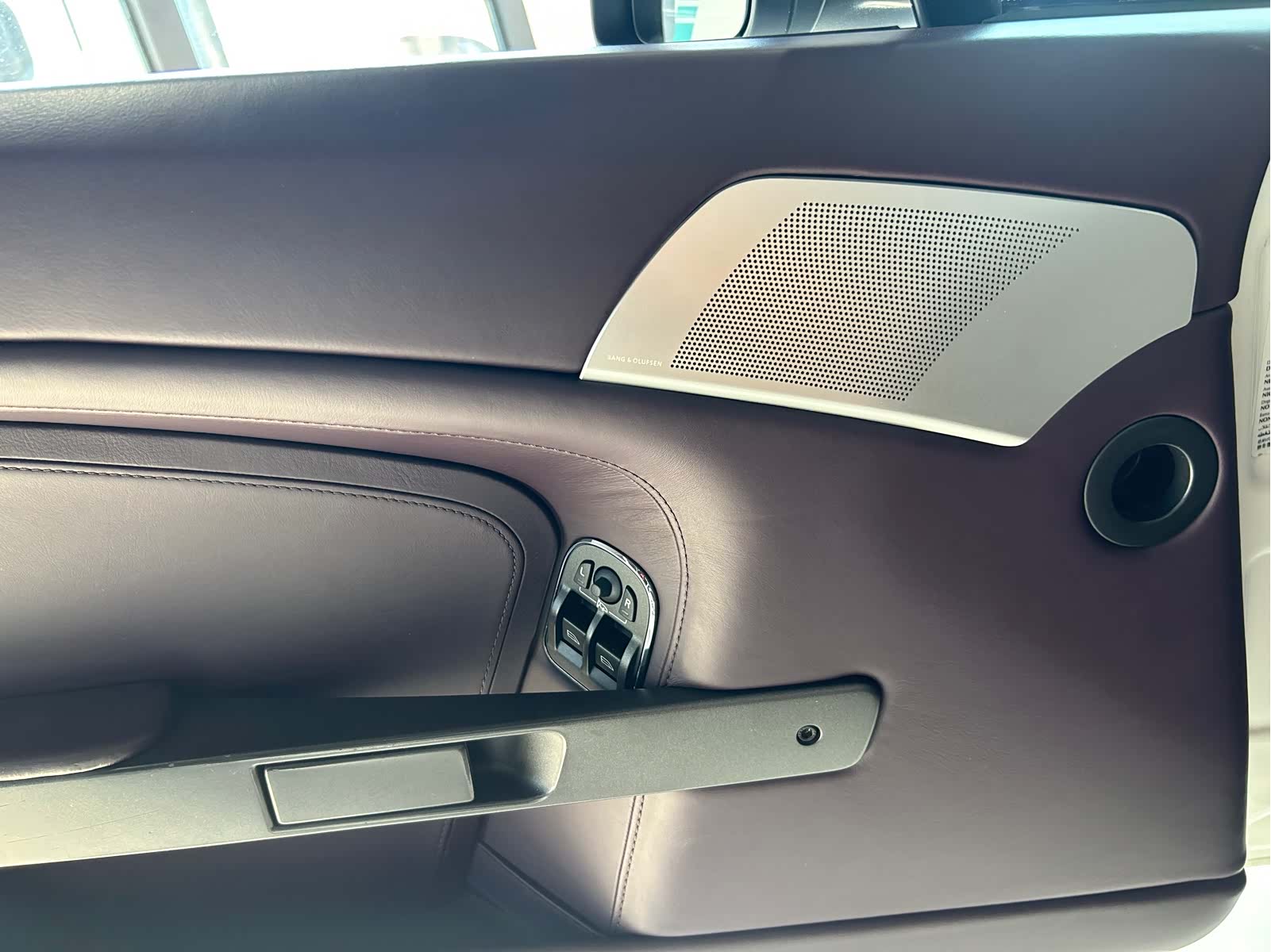 Aston Martin Vantage, 2011 15