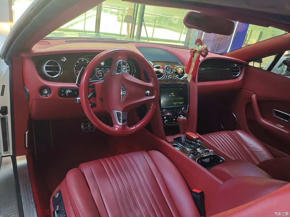 Bentley Continental GT, 2018 4