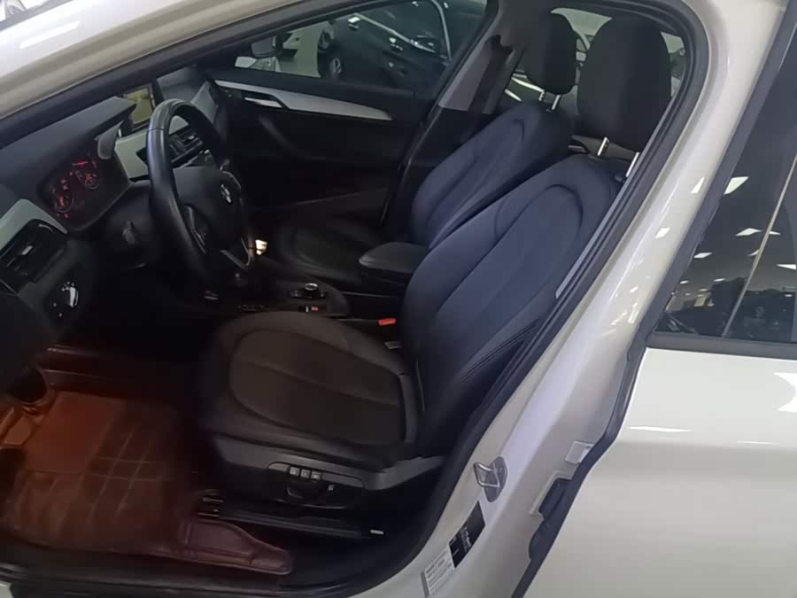 BMW X1 2016, фото 14
